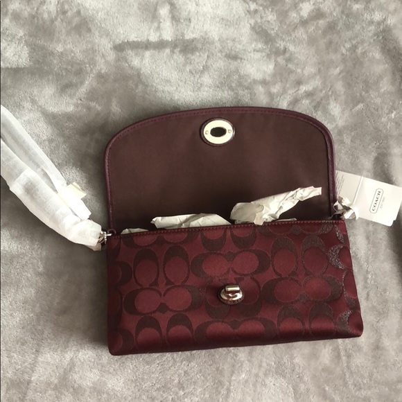 COACH WRISTLET CLUTCH PURSE - Picture 4 of 6